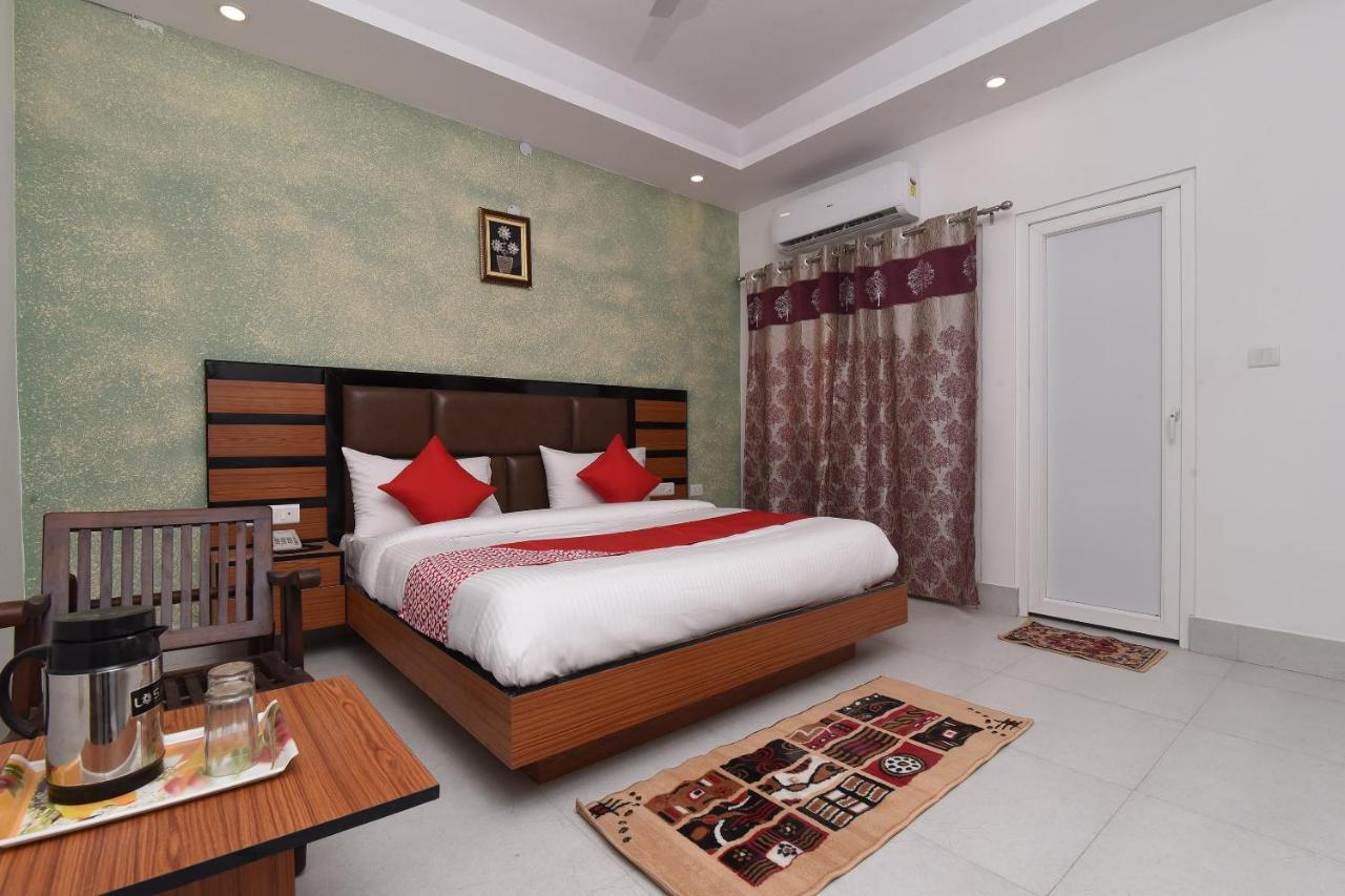 Capital O 13310 Noida Suites Exterior photo