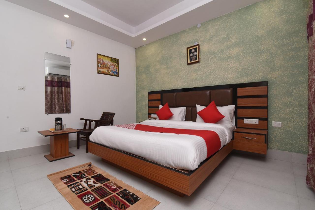 Capital O 13310 Noida Suites Exterior photo